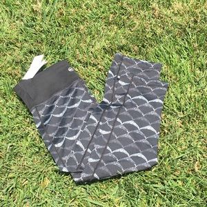 Vineyard Vines Whale Tail Crops Size M